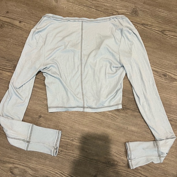 Urban Outfitters long sleeve - Picture 3 of 3